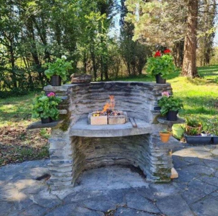 Domaine La Tuilerie Bed & Breakfast Guitres Exterior photo