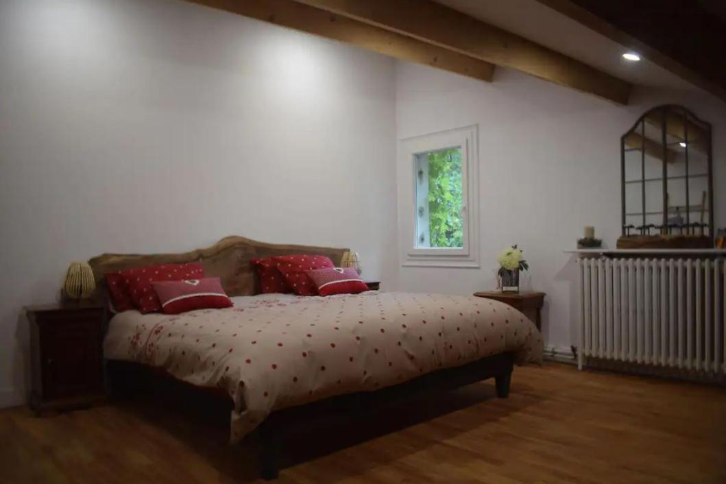 Domaine La Tuilerie Bed & Breakfast Guitres Exterior photo
