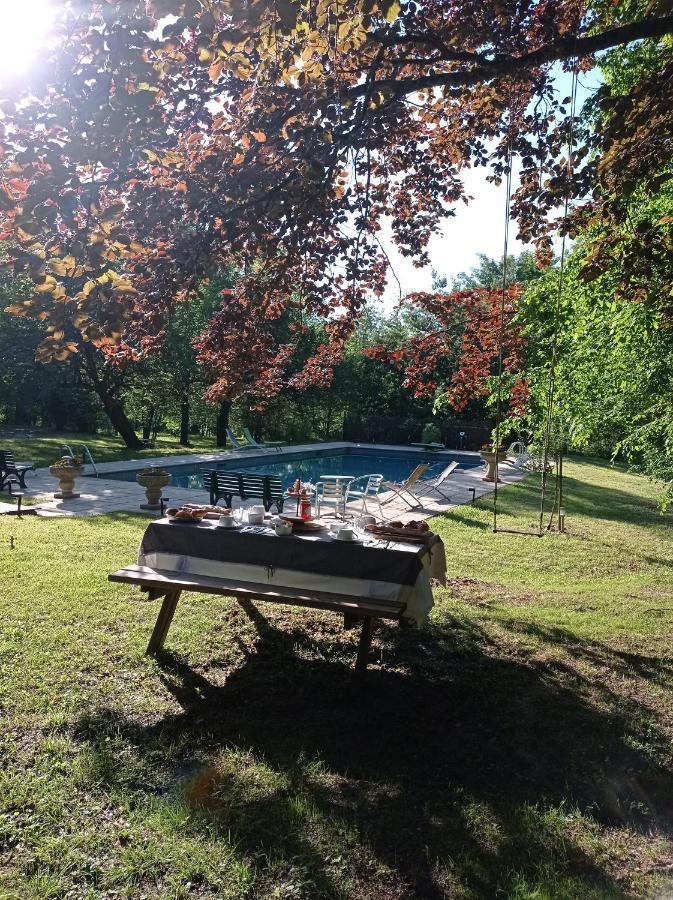 Domaine La Tuilerie Bed & Breakfast Guitres Exterior photo