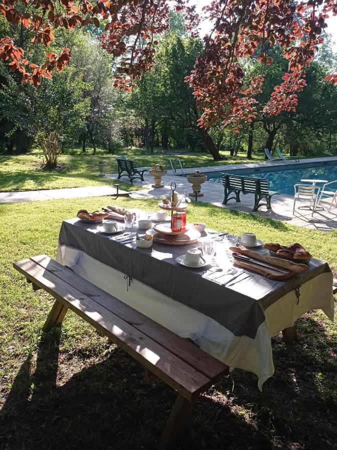 Domaine La Tuilerie Bed & Breakfast Guitres Exterior photo